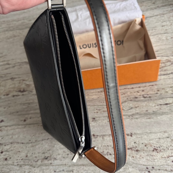 LOUIS VUITTON | Vintage metallic gray leather monogram shoulder bag - Picture 13 of 13